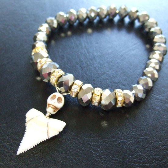 ホオジロザメのサメの歯2.4cm　ビーズブレスレット - 27103zhc