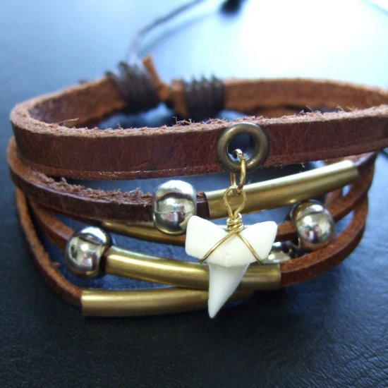 本物のサメの歯(マコ・シャーク)レザーブレスレット - 27104zhc