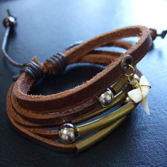 本物のサメの歯(マコ・シャーク)レザーブレスレット - 27104zhc