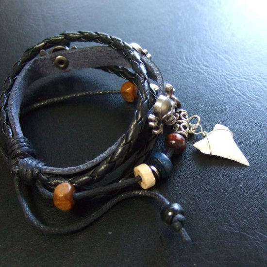 オーシャニック・ホワイトチップ　サメの歯 ブレスレット - 27105zhc