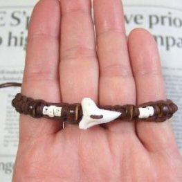 本物のサメの歯レザーブレスレット（こげ茶） - 27164etk