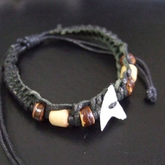 【表示現品】本物のサメの歯レザーブレスレット（黒） - 27170etk