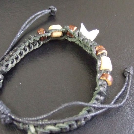 【表示現品】本物のサメの歯レザーブレスレット（黒） - 27170etk