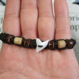 【表示現品】本物のサメの歯レザーブレスレット(黒) - 27170etk 【表示現品】本物のサメの歯レザーブレスレット(黒) - 27170etk