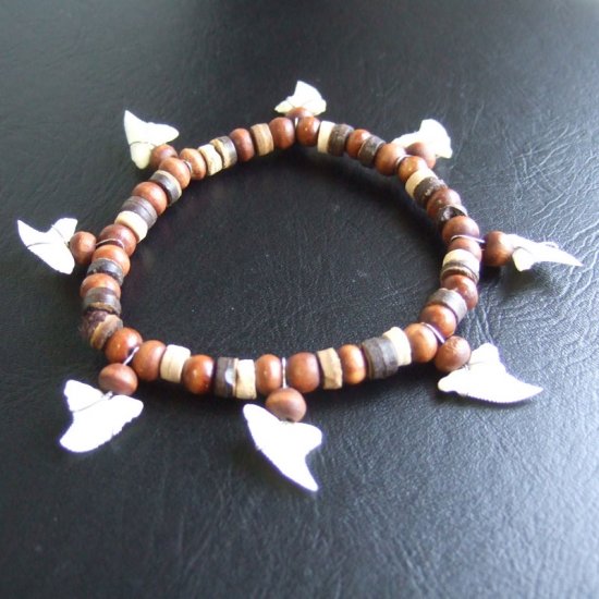 【表示現品】本物のサメの歯（ヨシキリザメ）ウッドビーズブレスレット - 27185zhb