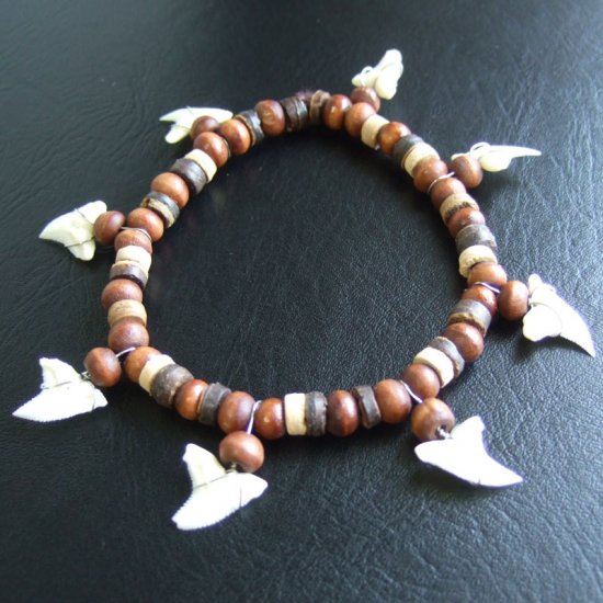 【表示現品】本物のサメの歯（ヨシキリザメ）ウッドビーズブレスレット - 27185zhb