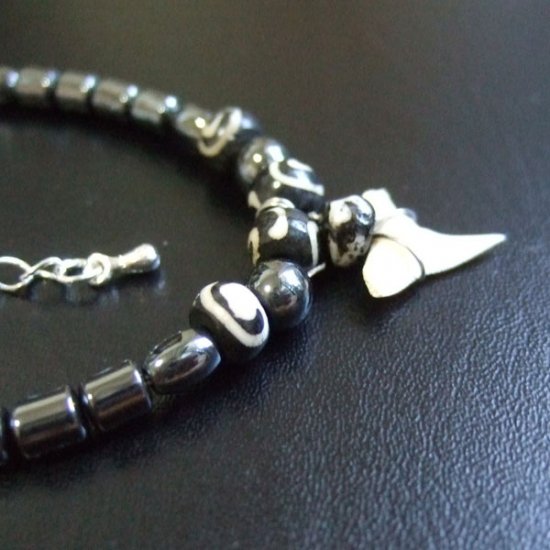 【表示現品】メジロザメの歯　ビーズ ブレスレット - 27218zhb