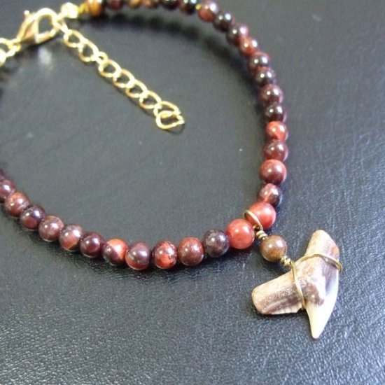 【表示現品】タイガーシャークの歯の化石　タイガーアイビーズブレスレット - 30297zhb