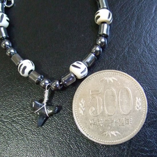 【表示現品】サメの歯化石　ビーズ ブレスレット - 30302zhb