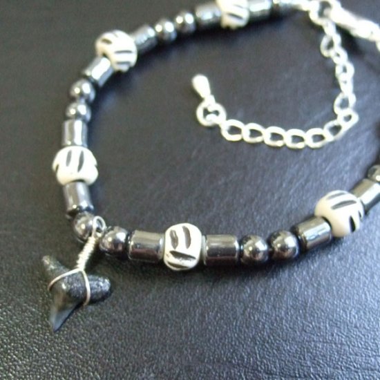 【表示現品】サメの歯化石　ビーズ ブレスレット - 30302zhb