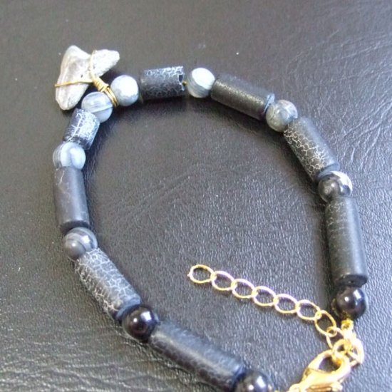 【表示現品】サメの歯化石　ビーズ ブレスレット - 30303zhb