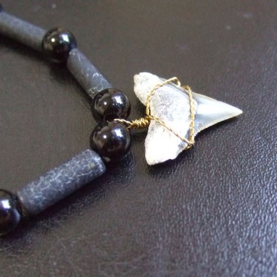 【表示現品】サメの歯化石　ビーズ ブレスレット - 30305zhb