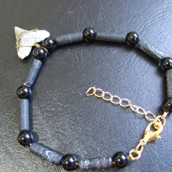 【表示現品】サメの歯化石　ビーズ ブレスレット - 30305zhb