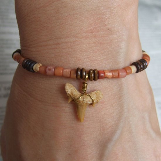 【表示現品】古代シロワニの仲間の歯化石　ビーズブレスレット - 30311zhb