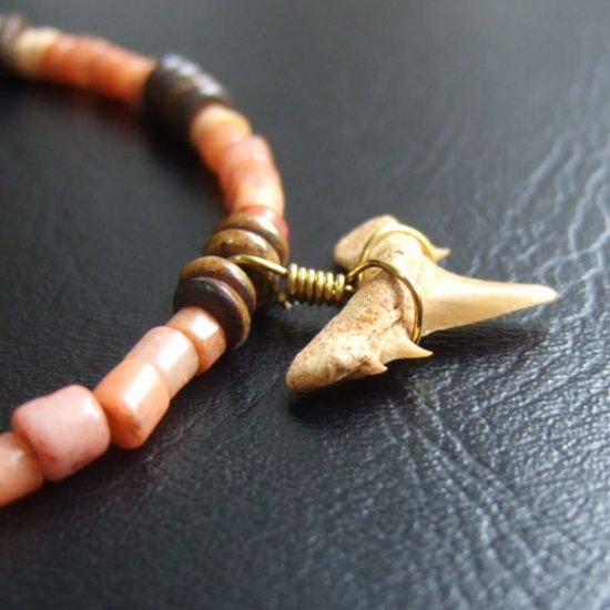 【表示現品】古代シロワニの仲間の歯化石　ビーズブレスレット - 30311zhb