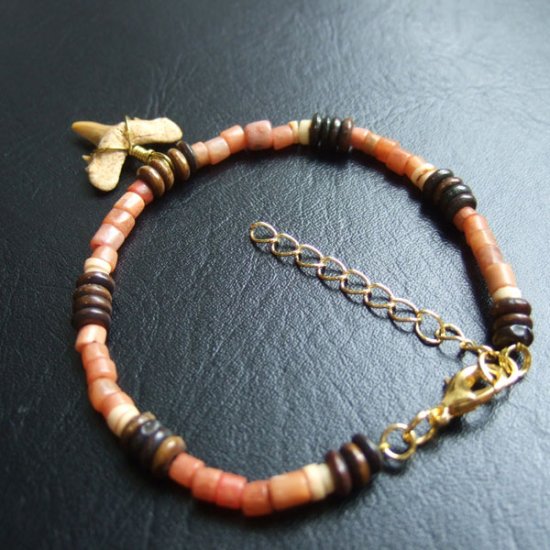 【表示現品】古代シロワニの仲間の歯化石　ビーズブレスレット - 30311zhb