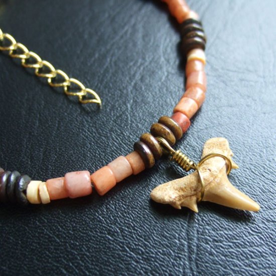 【表示現品】古代シロワニの仲間の歯化石　ビーズブレスレット - 30311zhb