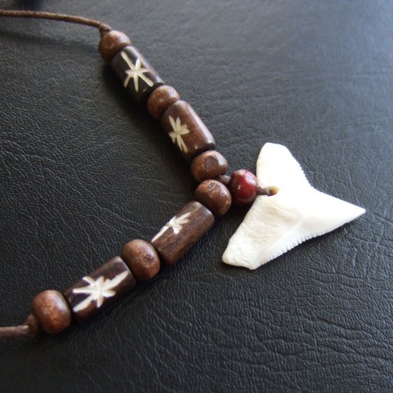 【現品】本物のサメの歯（ブル・シャーク）ネックレス - b20557zhb