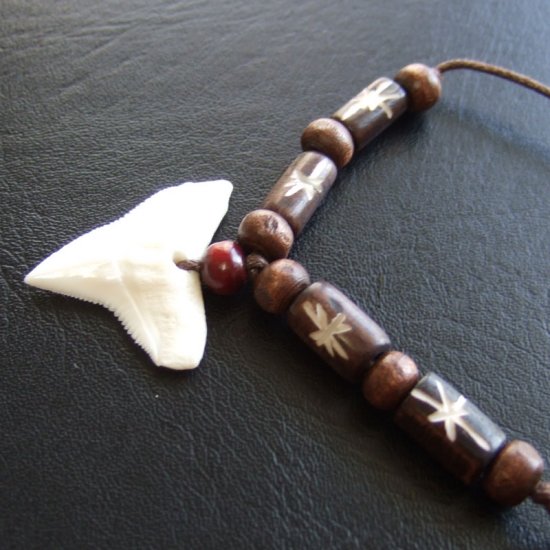 【現品】本物のサメの歯（ブル・シャーク）ネックレス - b20557zhb