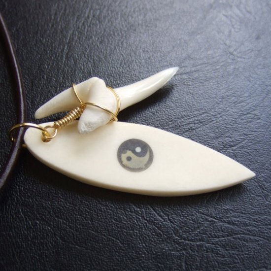 【表示現品】アオザメの歯サーフボードネックレストップ - BLN-12002