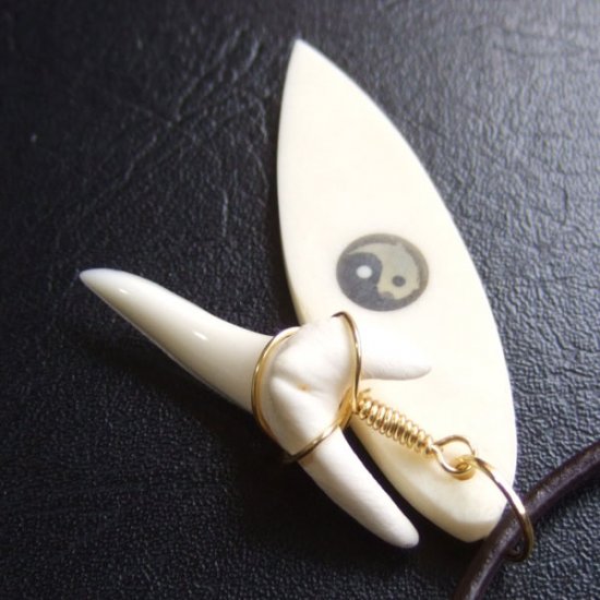 【表示現品】アオザメの歯サーフボードネックレストップ - BLN-12002