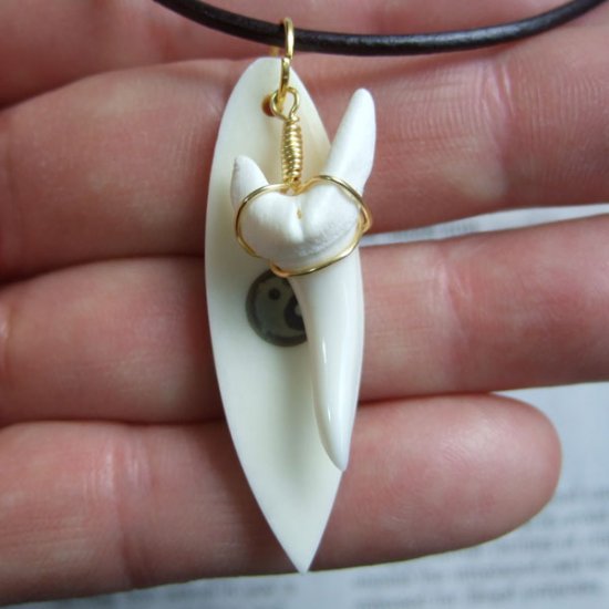 【表示現品】アオザメの歯サーフボードネックレストップ - BLN-12002