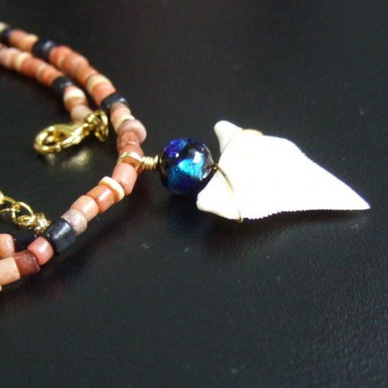 【表示現品】メジロザメの歯ホタル球ビーズネックレス - BLN-12023