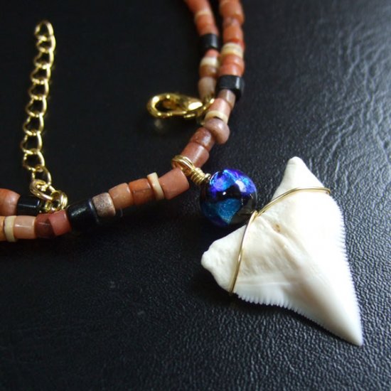 【表示現品】メジロザメの歯ホタル球ビーズネックレス - BLN-12023