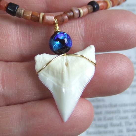 【表示現品】メジロザメの歯ホタル球ビーズネックレス - BLN-12023