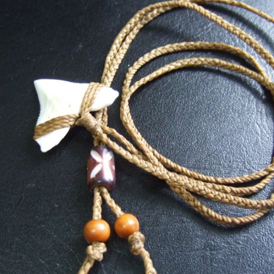 【表示現品】2.5.cm 大型オオメジロザメの歯ペンダント - BLN-12041