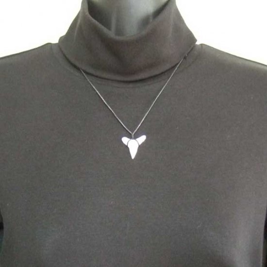 【表示現品】2.4.cm 大型オオメジロザメの歯ペンダント - BLN-12059