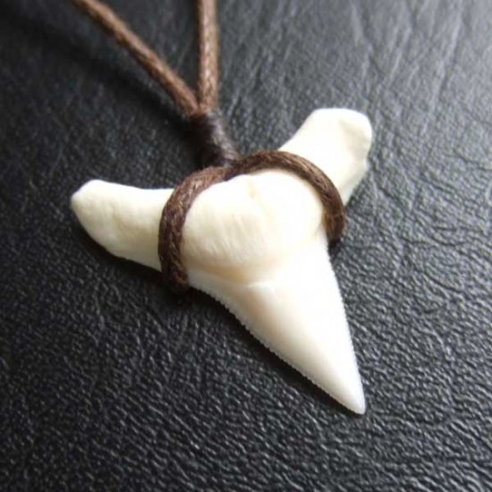 【表示現品】1.9.cm オオメジロザメの歯シンプルペンダント - BLN-12062