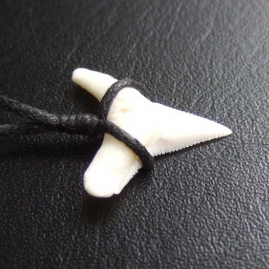 【表示現品】1.9.cm オオメジロザメの歯シンプルペンダント - BLN-12064