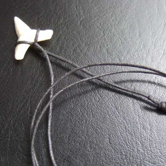 【表示現品】1.9.cm オオメジロザメの歯シンプルペンダント - BLN-12066