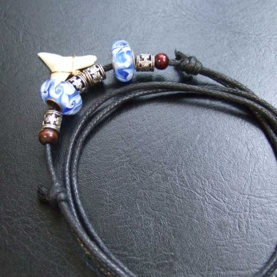 【表示現品】メジロザメの歯 トンボ玉ペンダント - BLN-12071