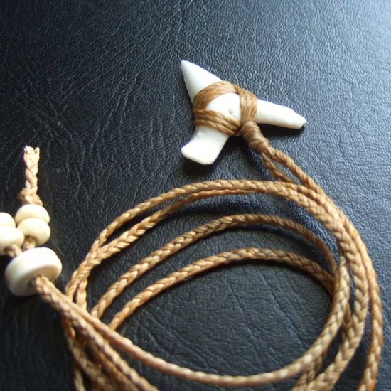 【表示現品】2.6cm 大型オオメジロザメの歯ペンダント - BLN-12075