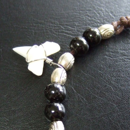 【現品】2.0cm マコシャーク　本物のサメの歯ペンダントネックレス - m20568zhb