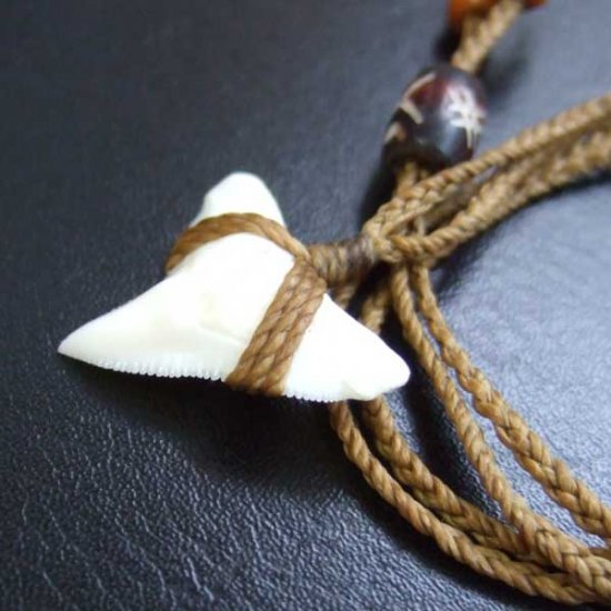 【表示現品】2.5.cm 大型オオメジロザメの歯ペンダント - STN-12055