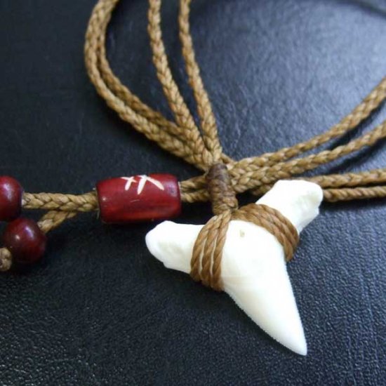 【表示現品】2.5.cm 大型オオメジロザメの歯ペンダント - STN-12056