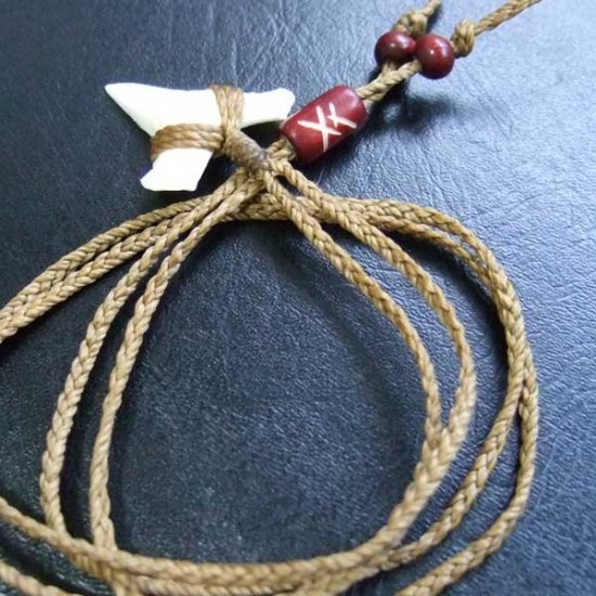 【表示現品】2.5.cm 大型オオメジロザメの歯ペンダント - STN-12056