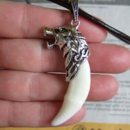 【表示現品】メタルキャップ付狼牙(ライトシルバー/白)ペンダント - 15331zhb_G 【表示現品】メタルキャップ付狼牙(ライトシルバー/白)ペンダント - 15331zhb_G