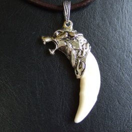 【表示現品】メタルキャップ付狼牙(ライトシルバー/白)ペンダント - 15331zhb_H 【表示現品】メタルキャップ付狼牙(ライトシルバー/白)ペンダント - 15331zhb_H