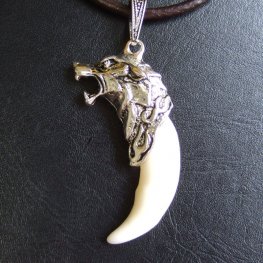 【表示現品】メタルキャップ付狼牙(ライトシルバー/白)ペンダント - 15331zhb_I 【表示現品】メタルキャップ付狼牙(ライトシルバー/白)ペンダント - 15331zhb_I