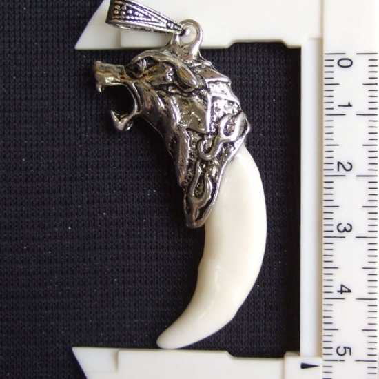 【表示現品】メタルキャップ付狼牙（ライトシルバー/白）ペンダント - 15331zhb_I