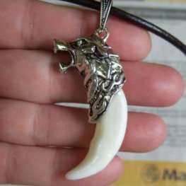 【表示現品】メタルキャップ付狼牙(ライトシルバー/白)ペンダント - 15331zhb_I 【表示現品】メタルキャップ付狼牙(ライトシルバー/白)ペンダント - 15331zhb_I