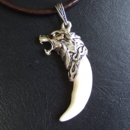 【表示現品】メタルキャップ付狼牙(ライトシルバー/白)ペンダント - 15331zhb_J 【表示現品】メタルキャップ付狼牙(ライトシルバー/白)ペンダント - 15331zhb_J