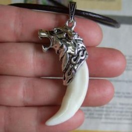 【表示現品】メタルキャップ付狼牙(ライトシルバー/白)ペンダント - 15331zhb_J 【表示現品】メタルキャップ付狼牙(ライトシルバー/白)ペンダント - 15331zhb_J