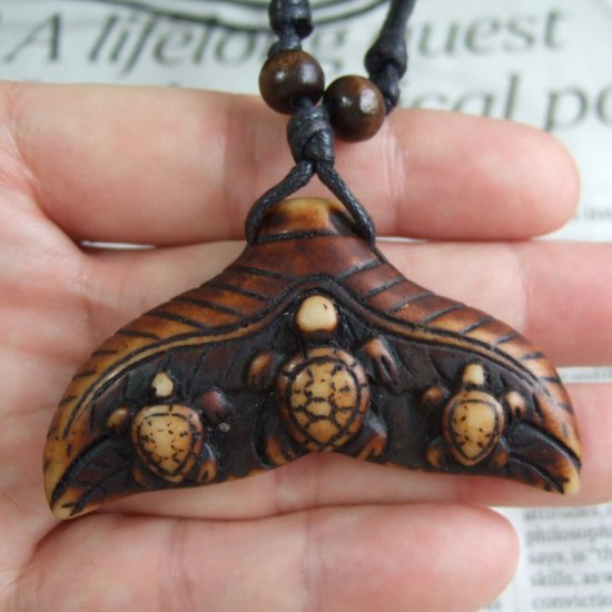 型抜きボーンカービングペンダント【ホエールテール】 - 14079zhc