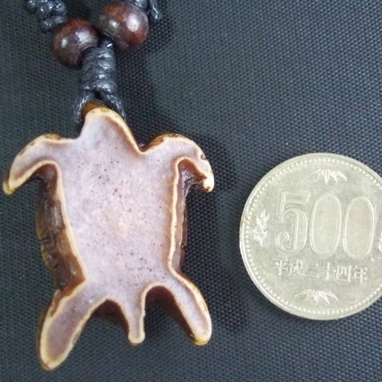 型抜きボーンカービングペンダント【海がめ】 - 14080zhc