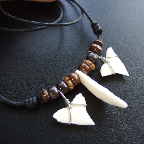 本物の牙とサメの歯コラボペンダント - 15192zhc